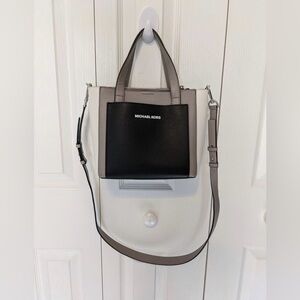 Micheal Kors Purse
